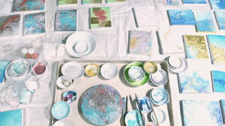 海外で学んだ方法を活かした制作｜様々な視点から描く世界