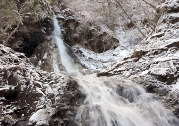 新九郎の滝 雪景