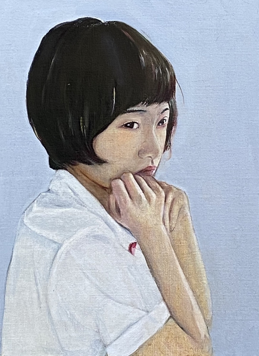 白いブラウス