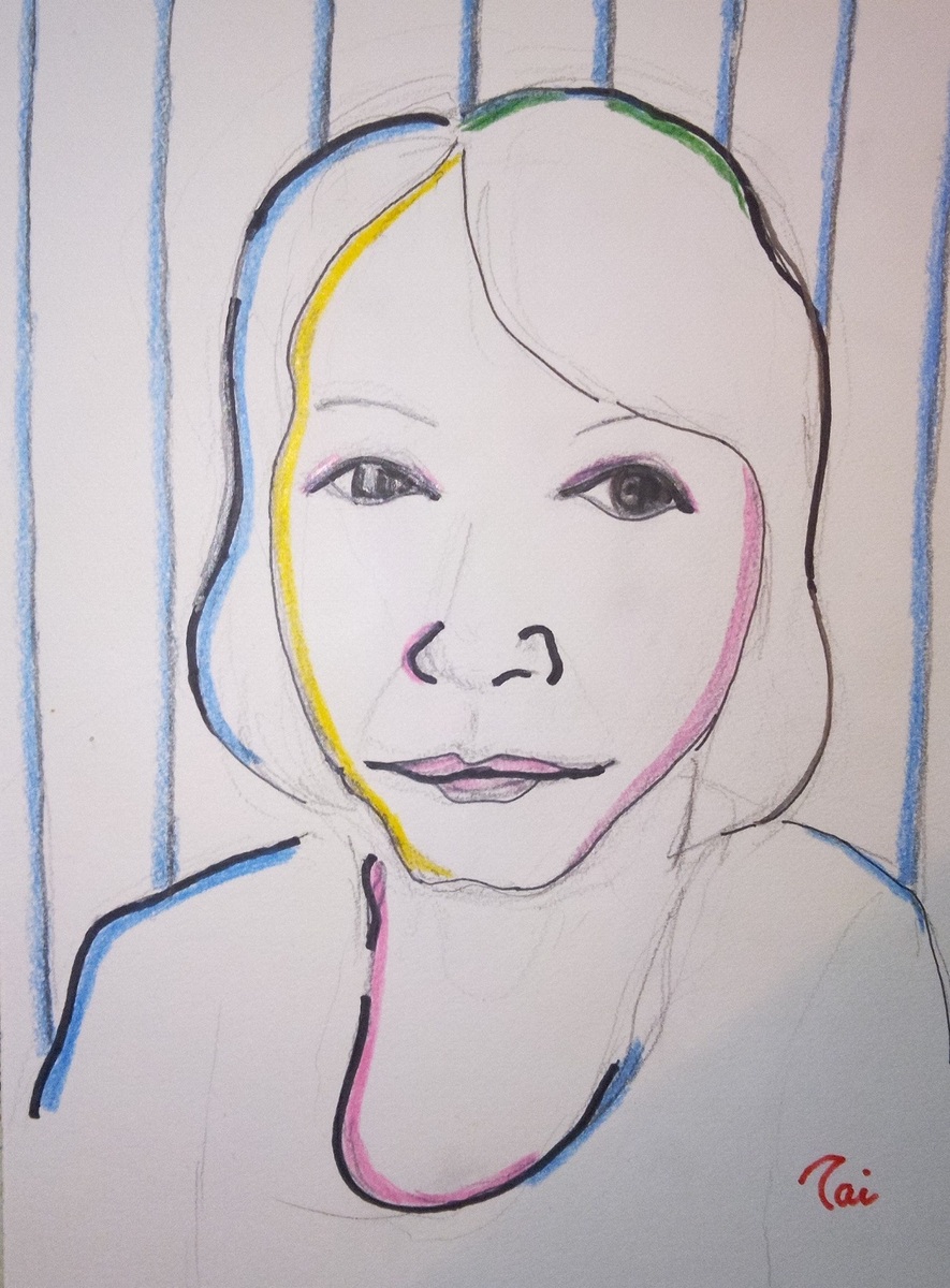見つめる女性