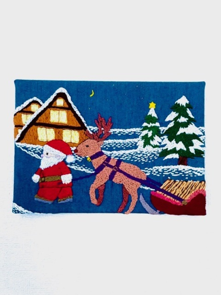 プレゼントを運ぶサンタとトナカイ