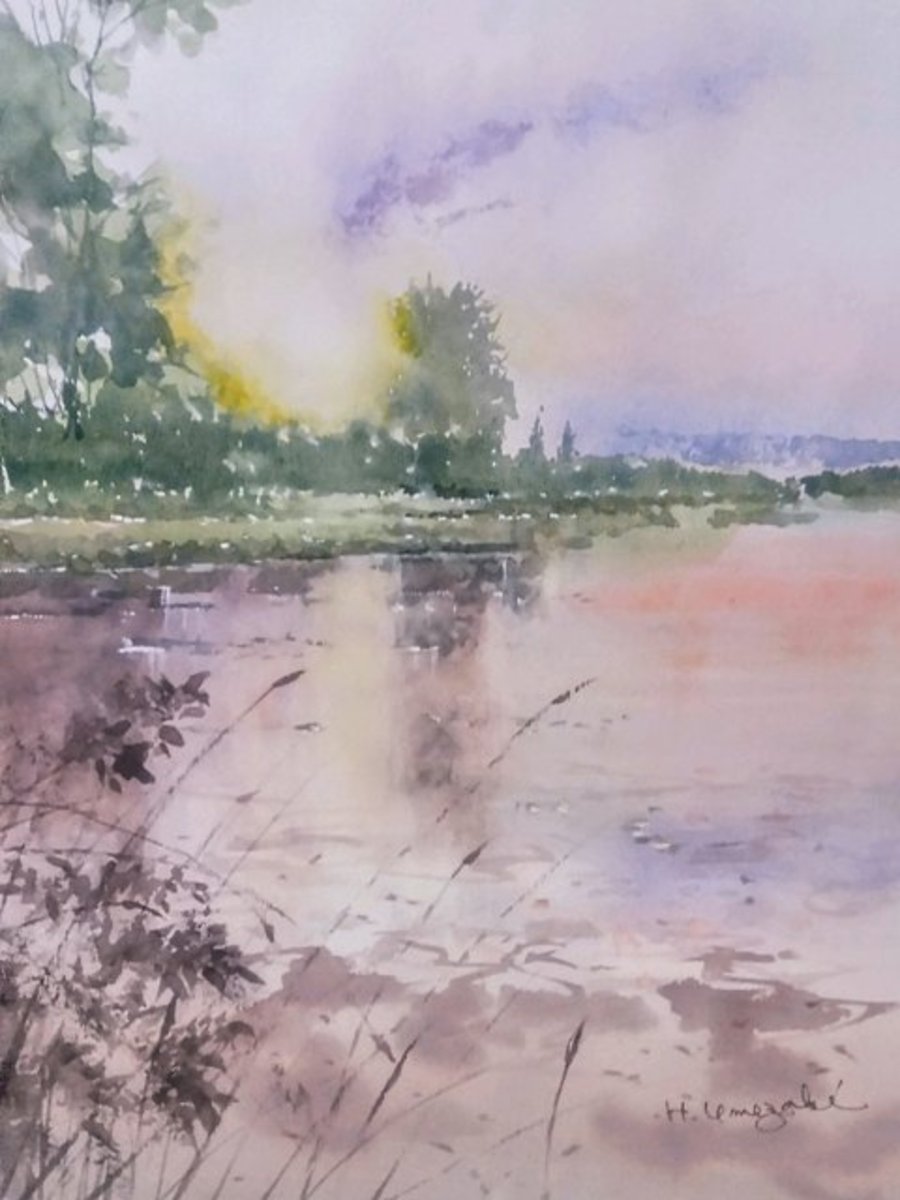 朝霞の中の湖畔