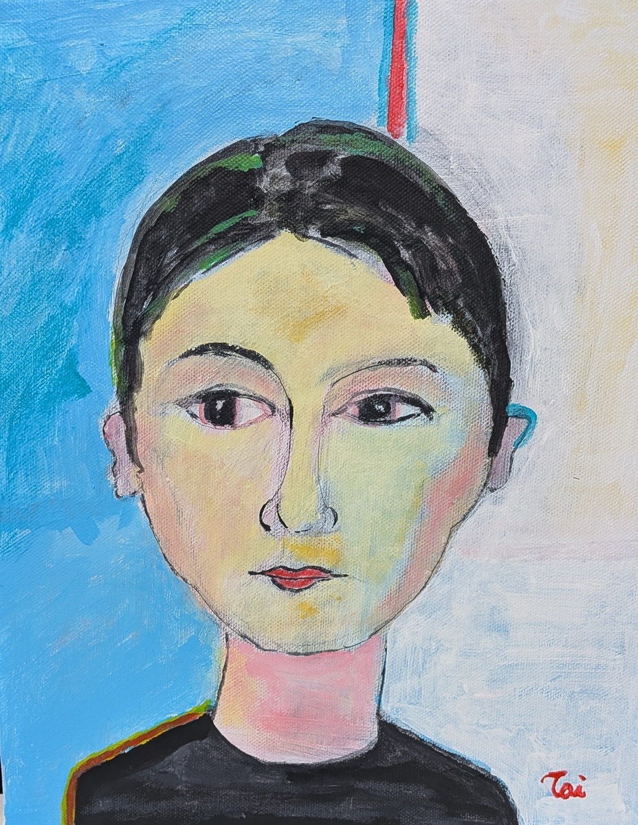 黒Tシャツの女性