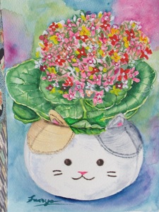 作品名:「猫の鉢カバー(カランコエ)」 画家名:「ふさよ」 コメント:「可愛い鉢カバー付きのカランコエをもらいました。
猫のカバーが、とても可愛いので、描いてみました。
2か月が、経ちますがまだ、元気いっぱいさいています。」 ART-Meter