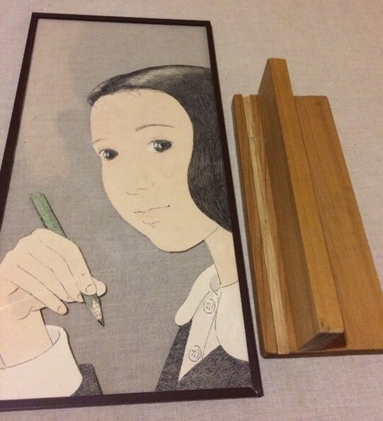 台から外した状態
販売は額装の絵のみで、台は別売です。