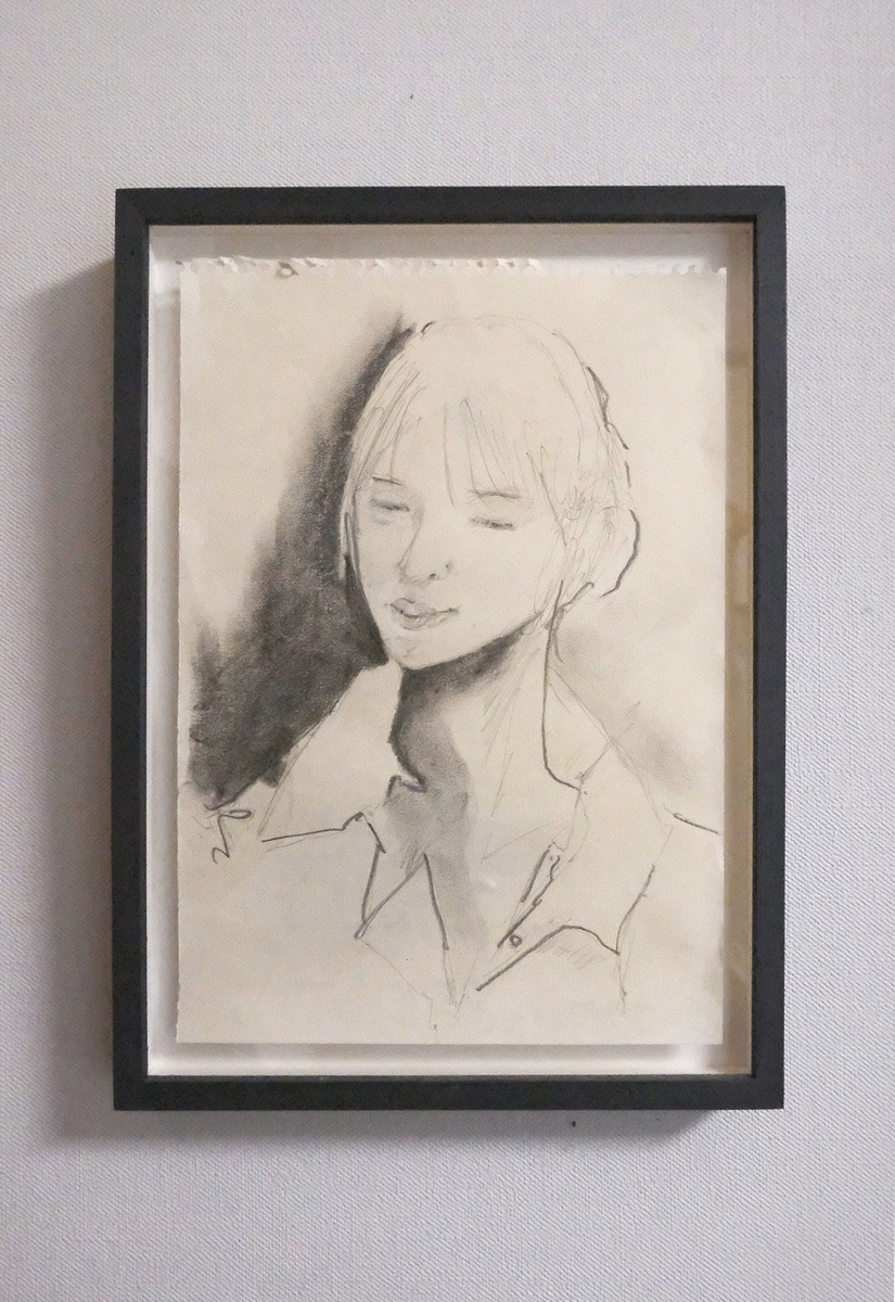 現代アート向けのニューヨークスタイルのフレームで額装したイメージです。
This painting is in a New York style contemporary art frame. I actually think it would look better in a slightly larger frame. If you like it, give it a try.
