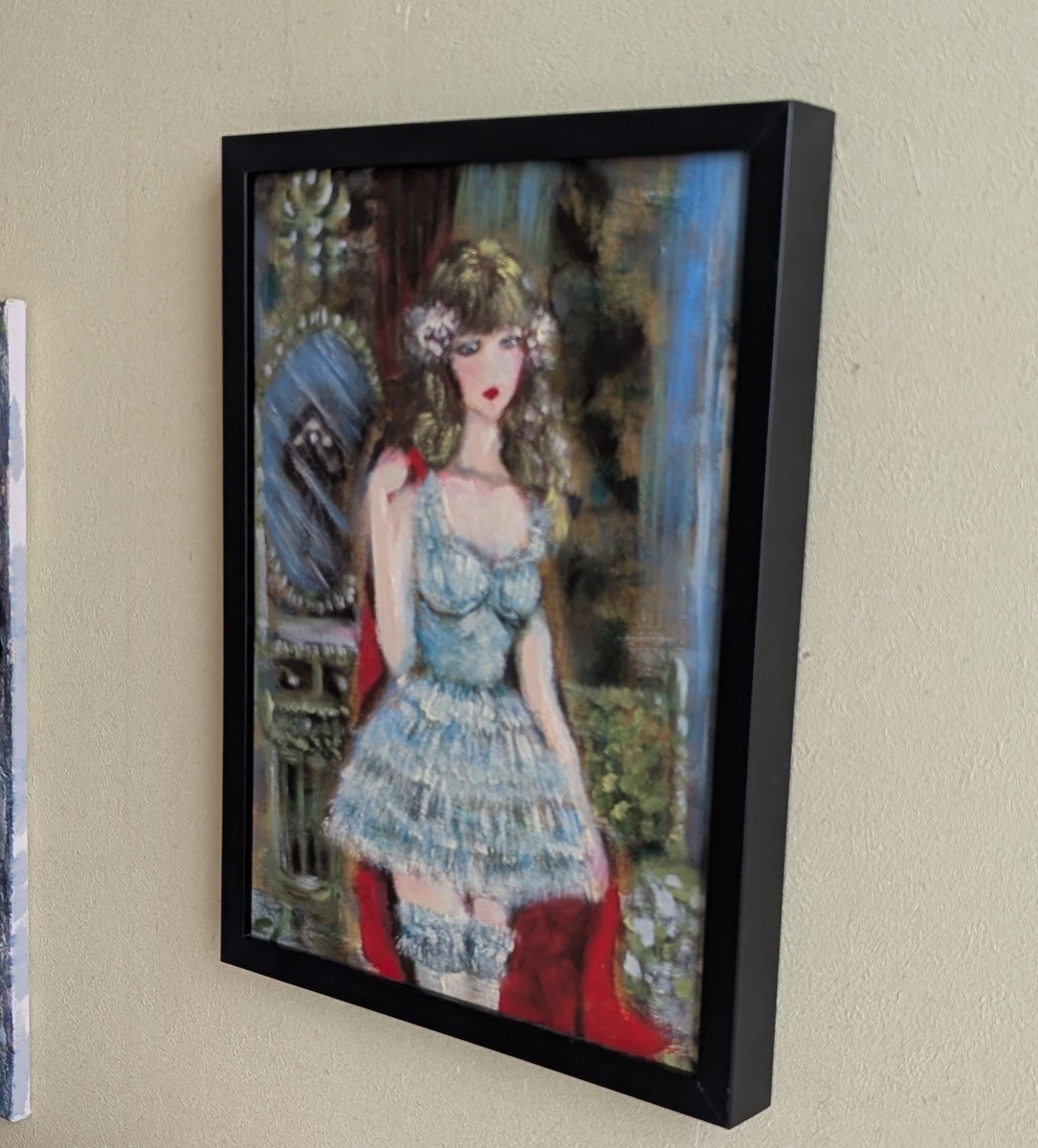 斜めからの状態です。2cmほどの厚みがあります。額の材質は木です。