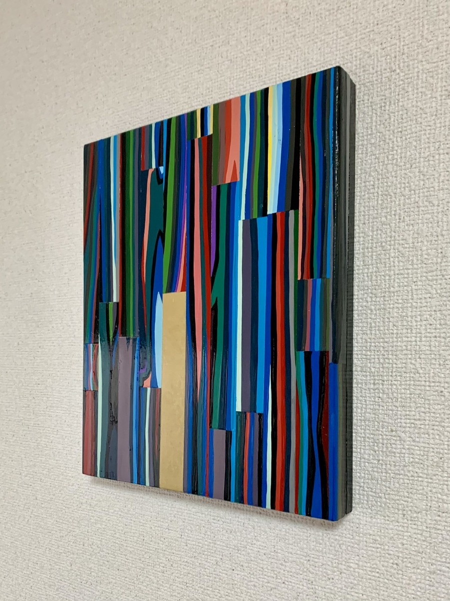 ダークな壁に似合うと思います。