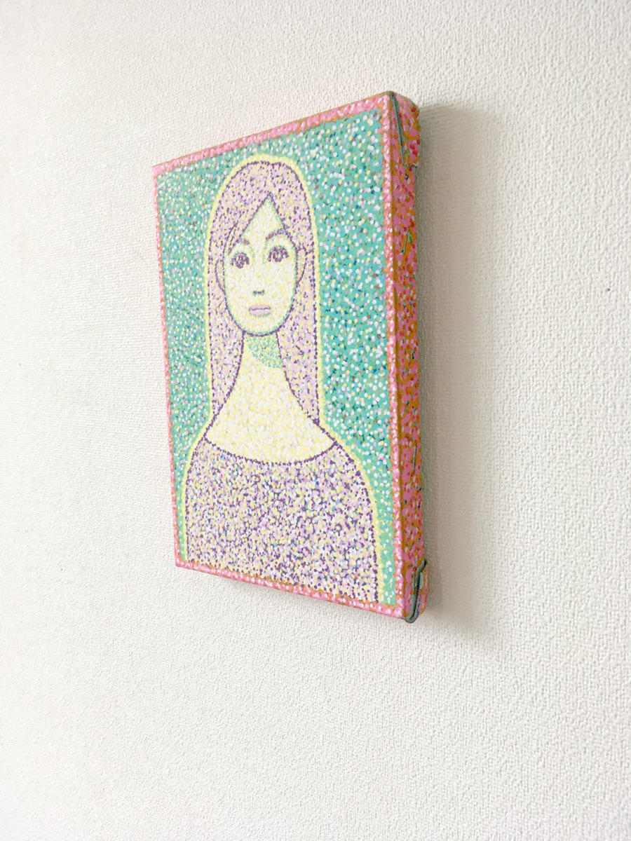 斜めから撮影しました。側面はこのような感じです。