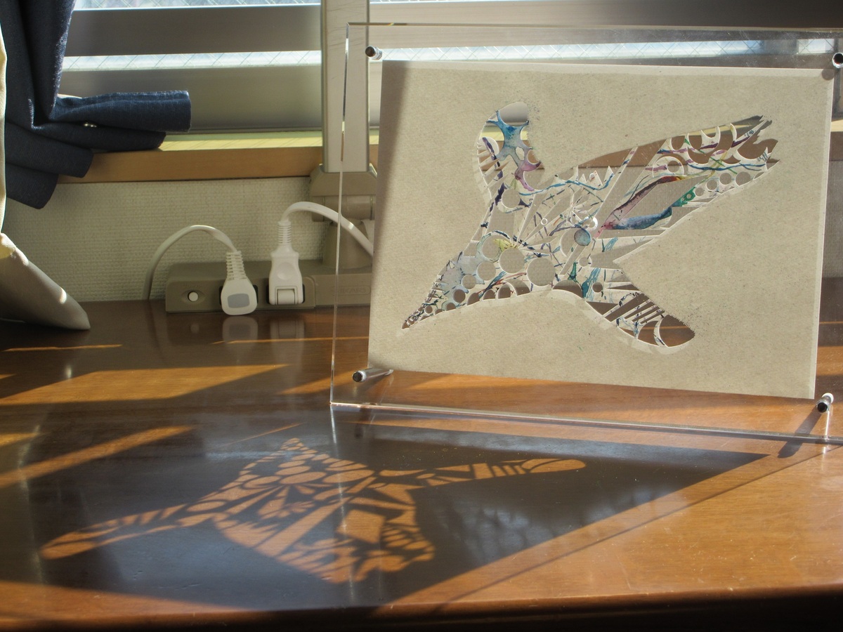 作品を実際に飾った様子の一例です。(額縁は付属しません。ご了承ください)