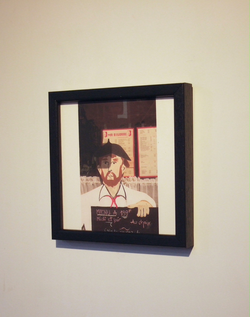 黒のウッドフレームで額装し壁面に飾る