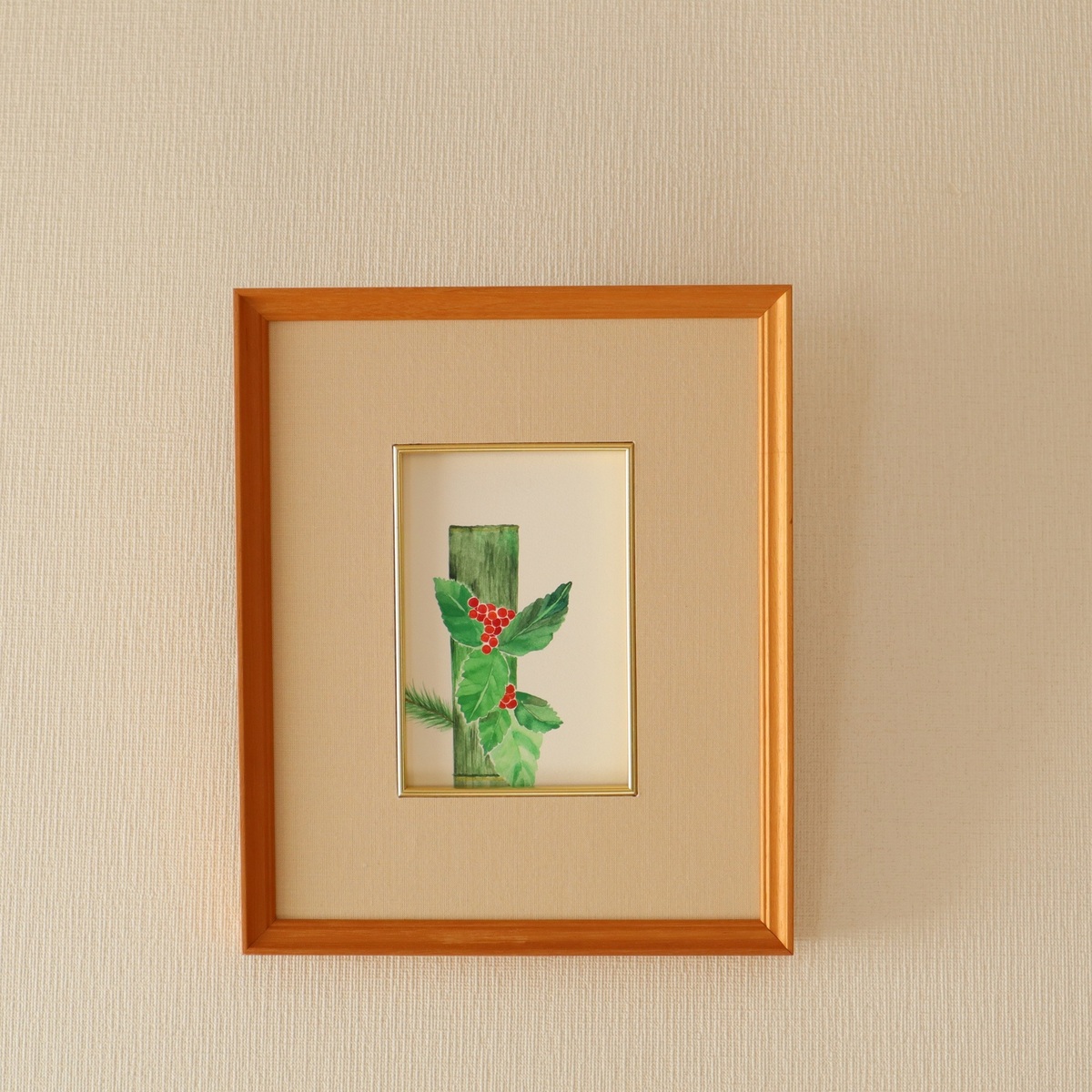 額装を壁にかけた時の様子です。