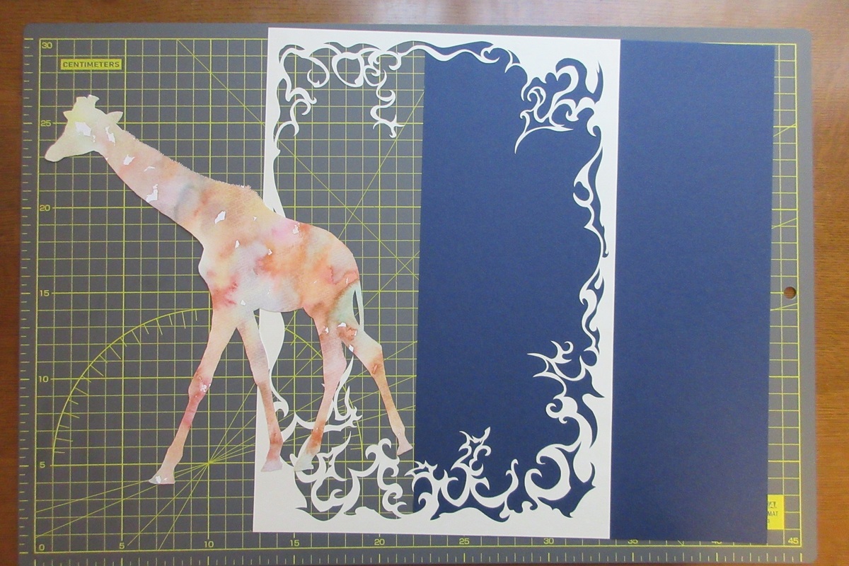 紙が三枚重なっています。