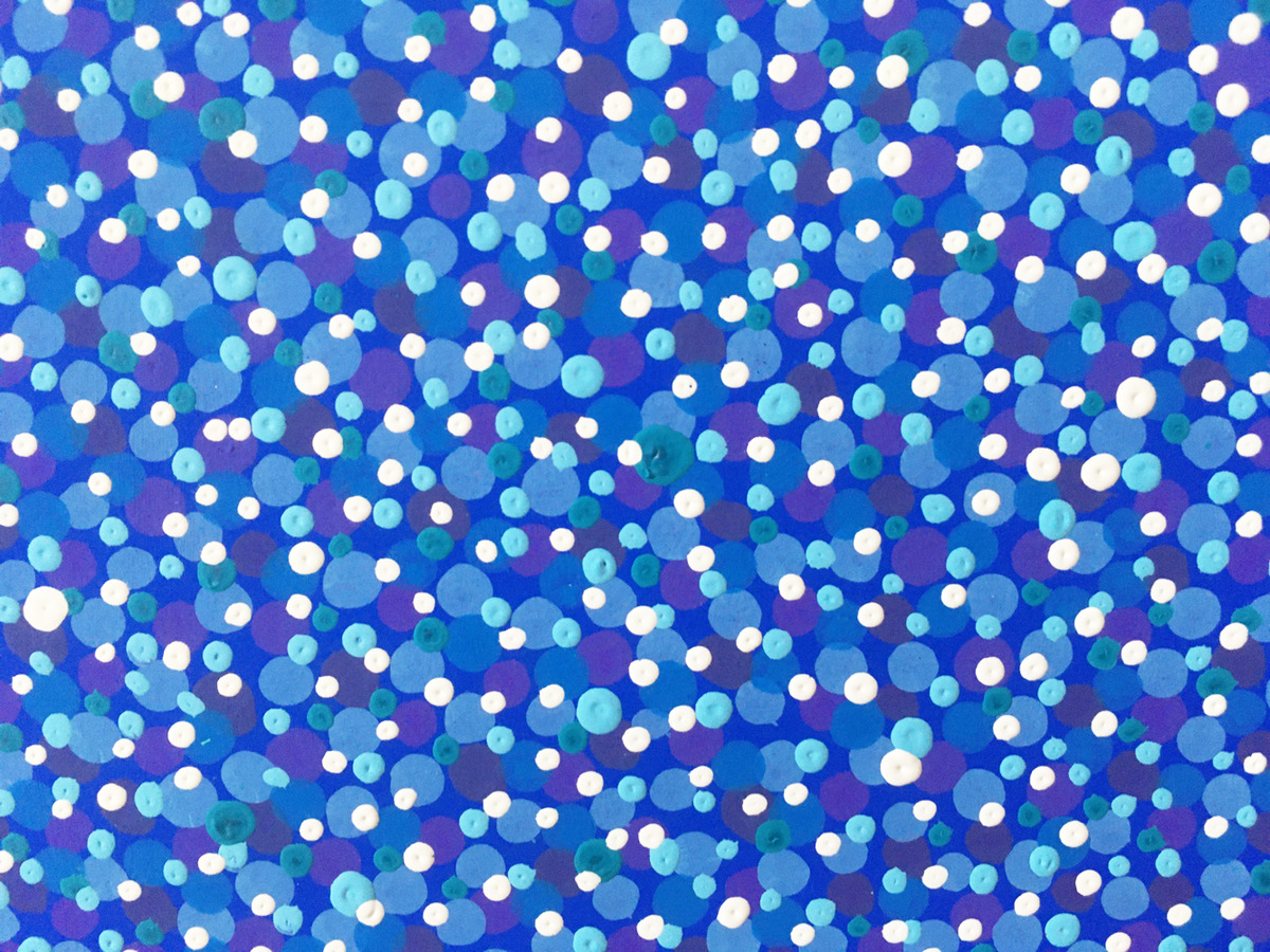 接写しました。幾つもの色の点を打って描きました。近くで見るとこのような感じですが、「引き」で見ると色の複雑さが表れて美しい作品になったのではないかと思っています。