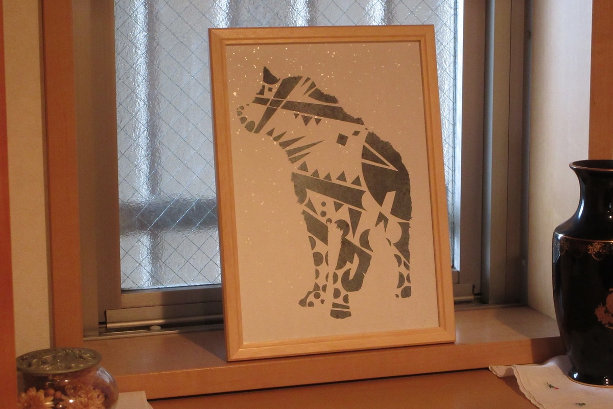 作品を実際に飾った様子の一例です。(額縁は付属しません。ご了承ください)