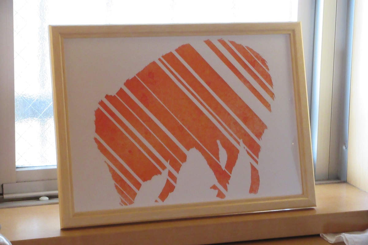 作品を実際に飾った様子の一例です。(額縁は付属しません。ご了承ください)