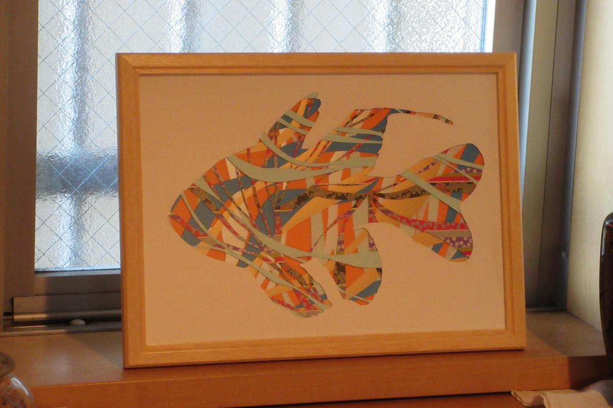 作品を実際に飾った様子の一例です。(額縁は付属しません。ご了承ください)