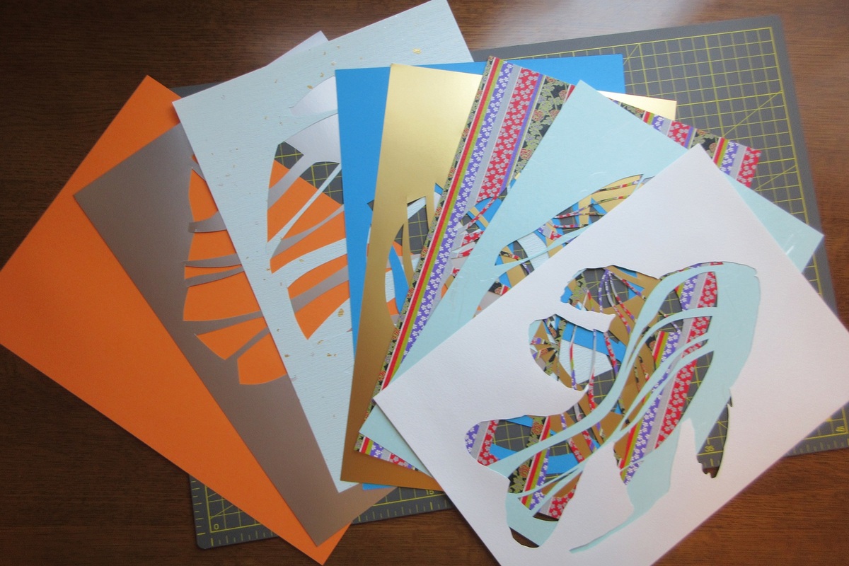 それぞれの色紙は接着しておらず、お好みで順番を入れ替えて頂いても楽しいと思います。