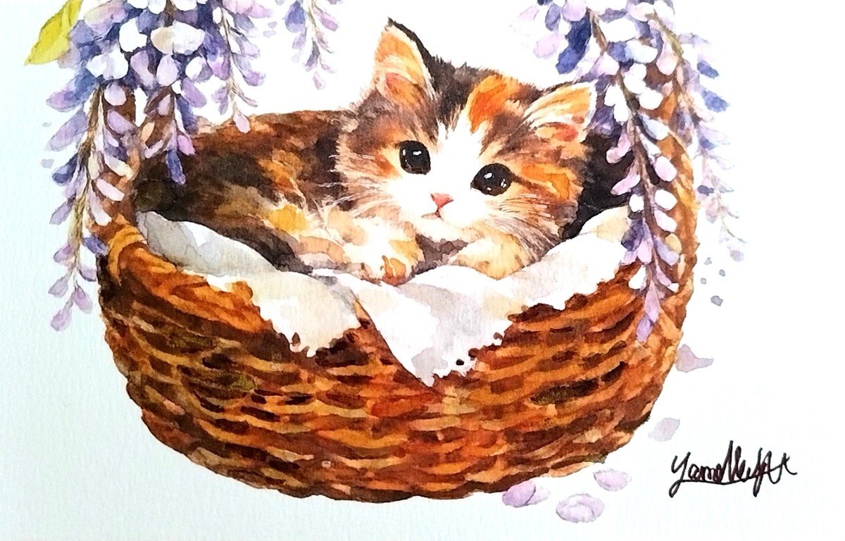 対照的に、三毛猫の柔らかな毛並みやバスケットの編み目は、透明水彩の重なりを活かして温かみのあるタッチで描写。Dr.マーチン インディアインクと色鉛筆で細部を整えることで、子猫の呼吸まで感じられるような繊細な質感に仕上げました。