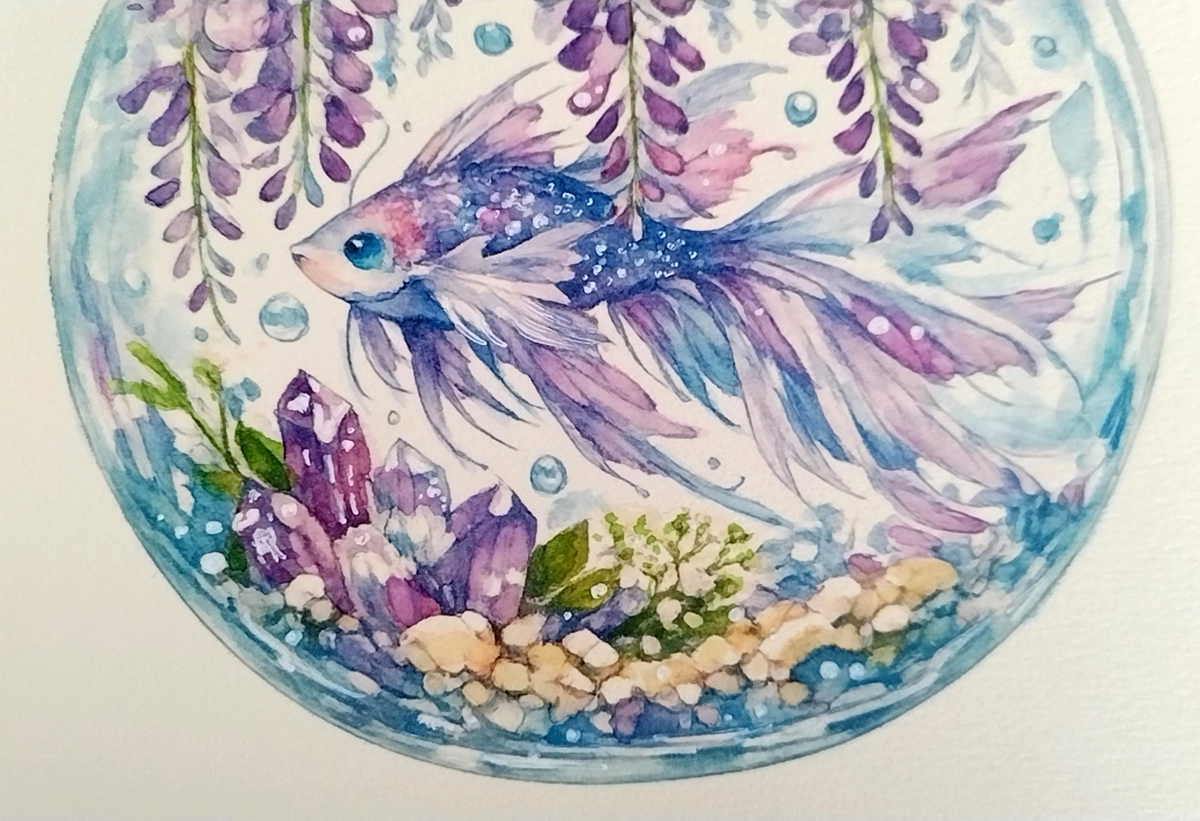 透明水彩による柔らかな藤のグラデーションに、Dr.マーチン インディアインクと色鉛筆で緻密な細部を加えました。水中に舞う泡や、鉱物の鋭い質感など、異なる要素が調和する瞬間を丁寧に表現しています。