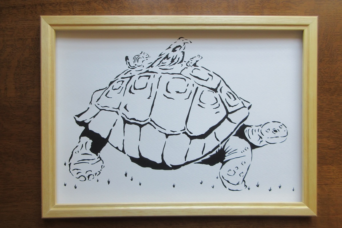 作品を実際に飾った様子の一例です。(額縁は付属しません。ご了承ください)