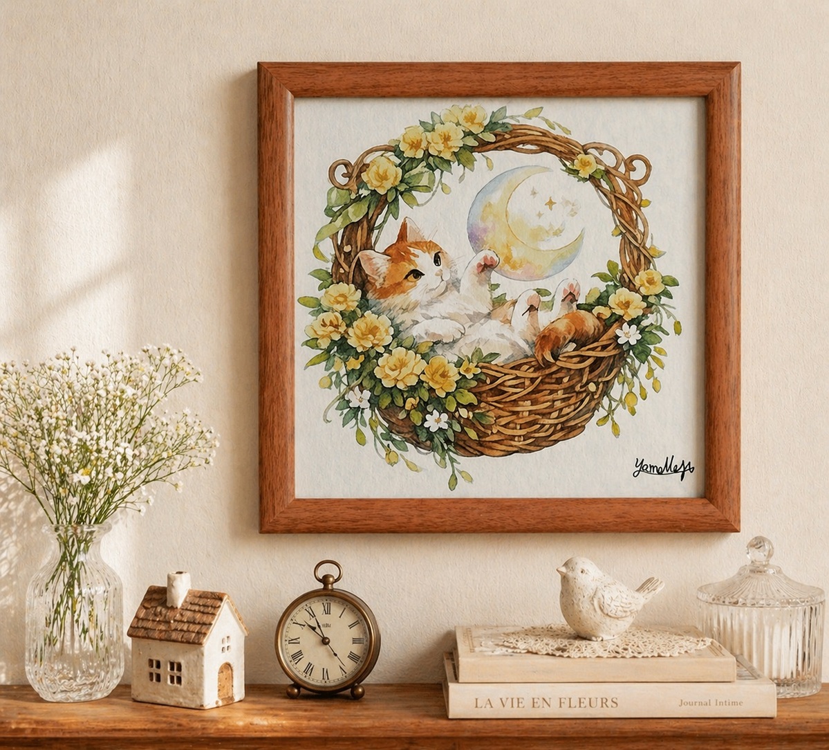 正方形のコンパクトなサイズ感は、お部屋の壁面はもちろん、お気に入りの雑貨と一緒に壁に掛けて飾るのにもぴったりです。 黄色いバラ(モッコウバラ)は、見る人を元気づけ、空間をパッと明るくしてくれます。毎日の暮らしの中に、小さな「春の夢」を添えてみませんか?