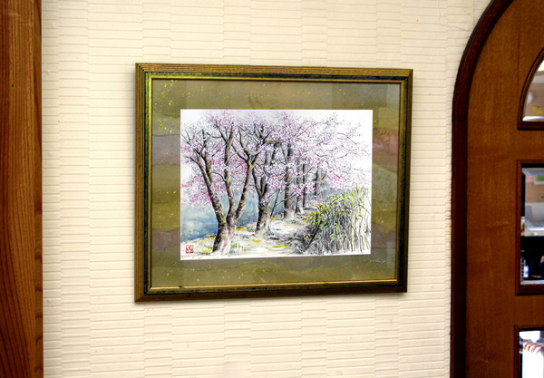 桜の花が玄関でお客様を楽しく迎えます